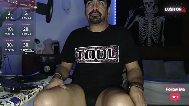 soyelcarlitos  online show from September 20, 10:59 am