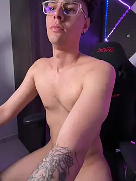 bigryann23 online show from June 19, 11:31 pm